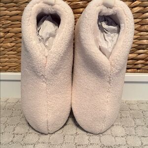 Bombas Plush Slide-On Cabin Bootie Slippers (NWT)